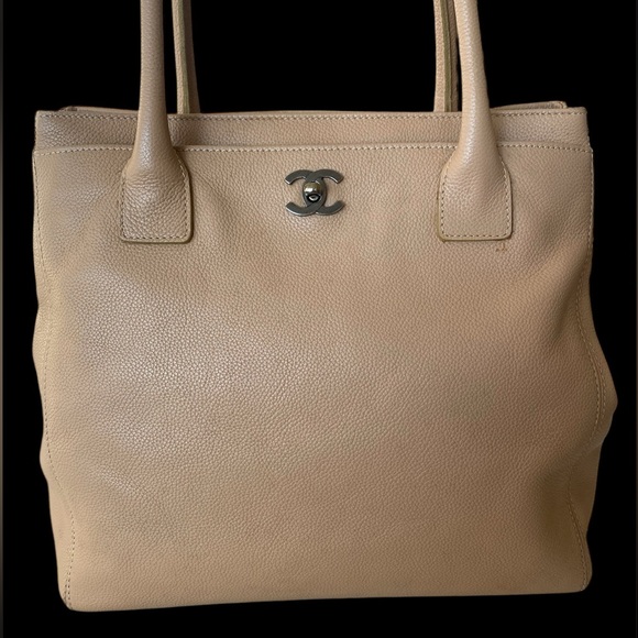 CHANEL Cerf Tote Beige - Picture 2 of 12